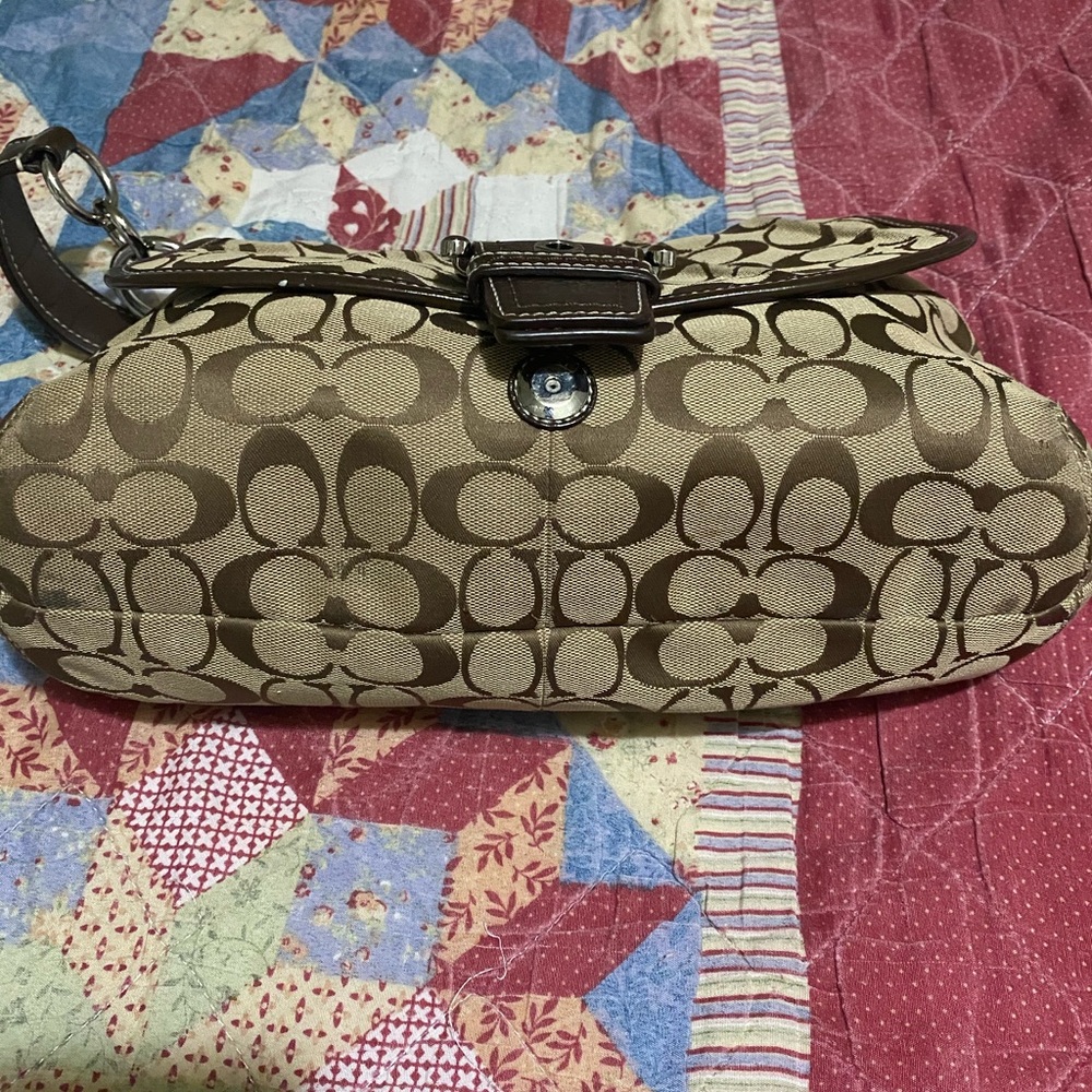 Coach - Picture 4 of 6